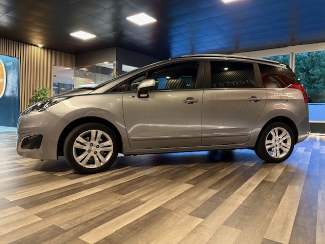 PEUGEOT 5008 1.6 HDI 120CV STYLE 7plazas