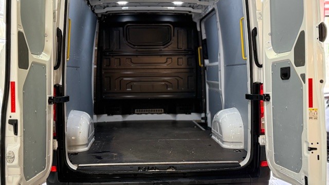 VW CRAFTER FG 35  L2H1 2.0TDI 140CV 