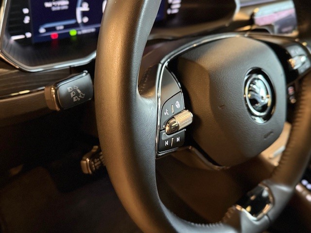 SKODA SUPERB COMBI 2.0TDI DSG 200CV STYLE 