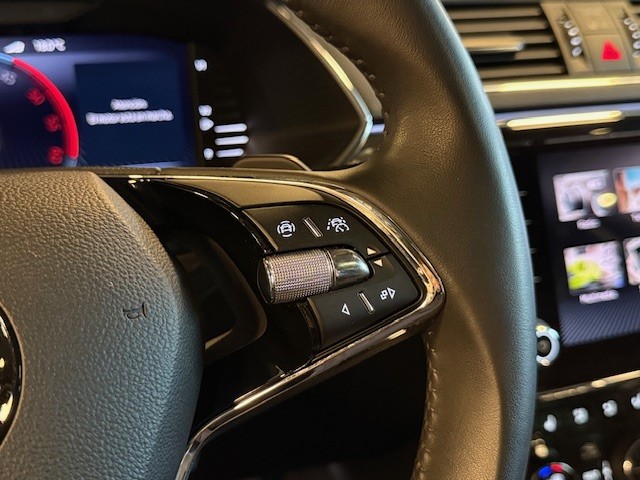 SKODA SUPERB COMBI 2.0TDI DSG 200CV STYLE 