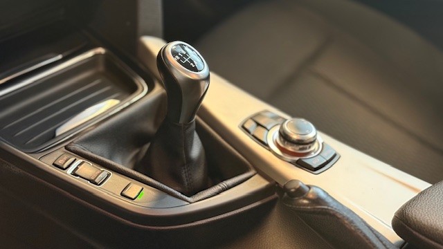 BMW 318D TOURING 2.0D 142CV 