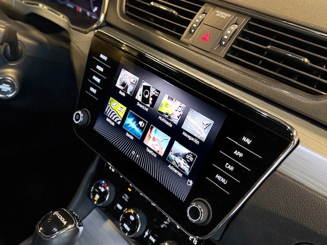 SKODA SUPERB COMBI 2.0TDI 150CV AUto.