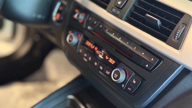 BMW 318D TOURING 2.0D 142CV 