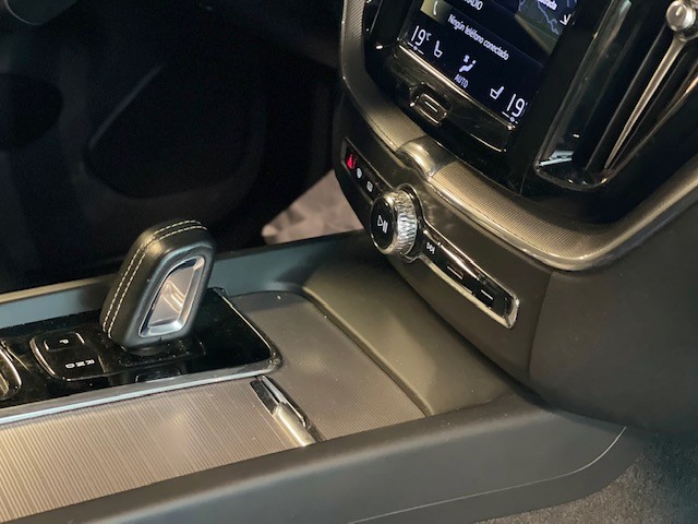 VOLVO XC60 2.0i T6 340CV AWD HIBRIDO/ENCHUFABLE  R-DESING